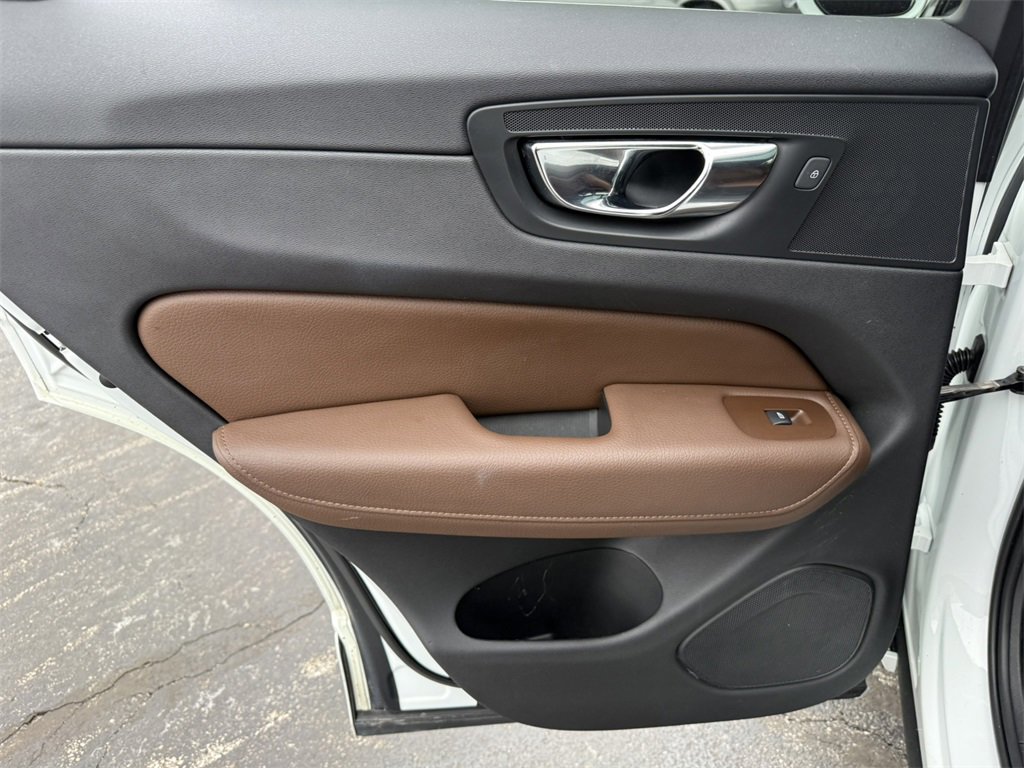 2020 VOLVO XC60 - Image 30