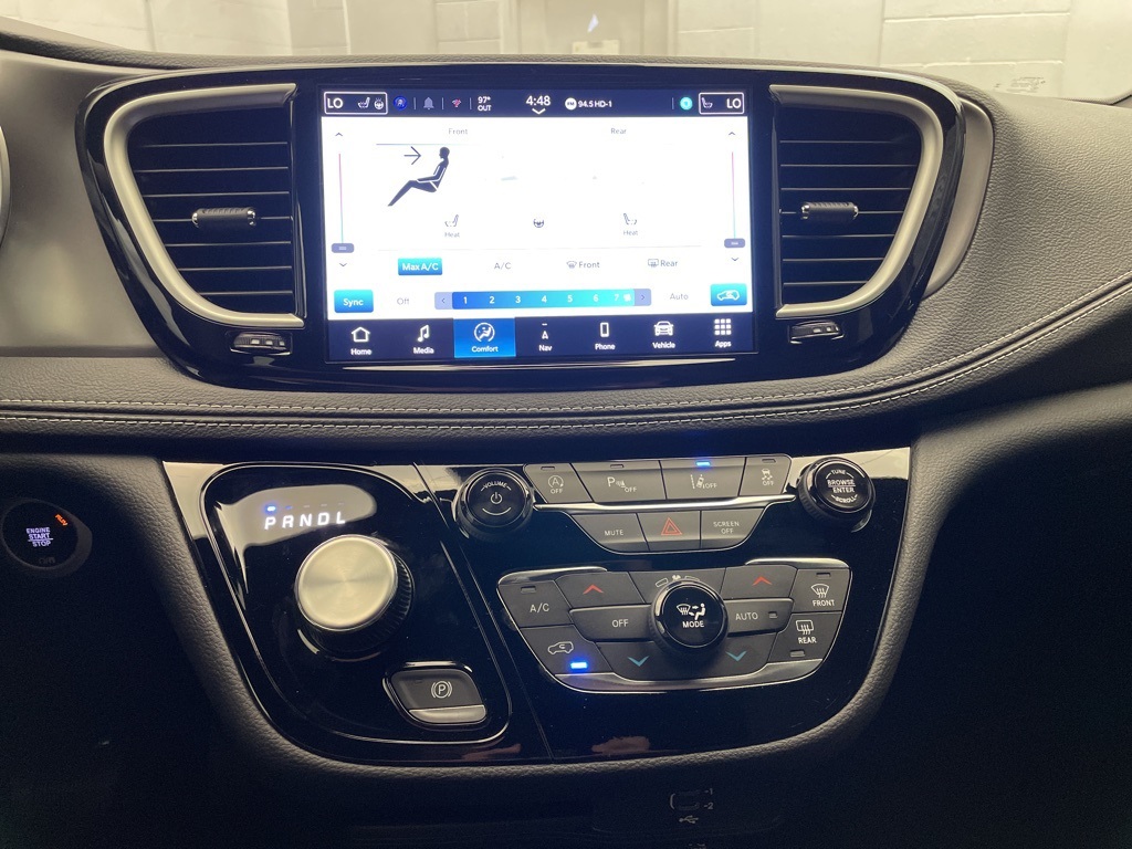 2026 Chrysler Pacifica photo 7