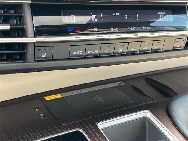 2022 Toyota Sienna XLE photo 5