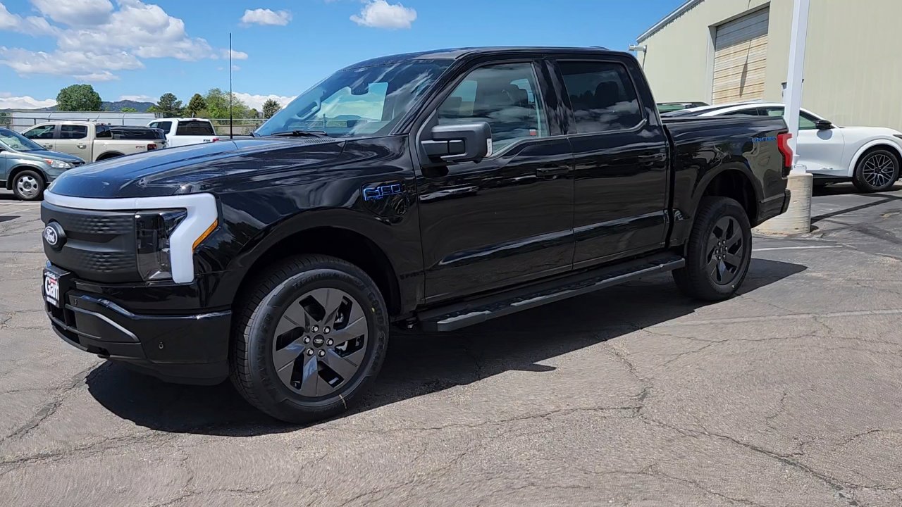 2025 Ford F-150 Lightning photo 2