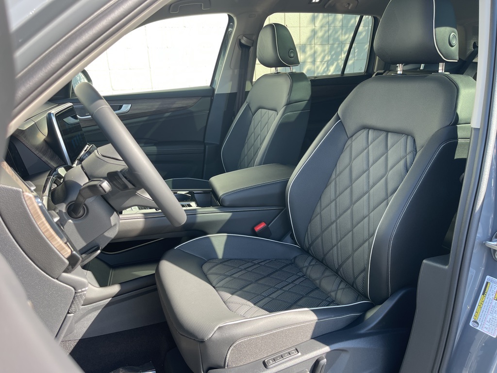 2026 Volkswagen Atlas SEL Premium R-Line photo 16