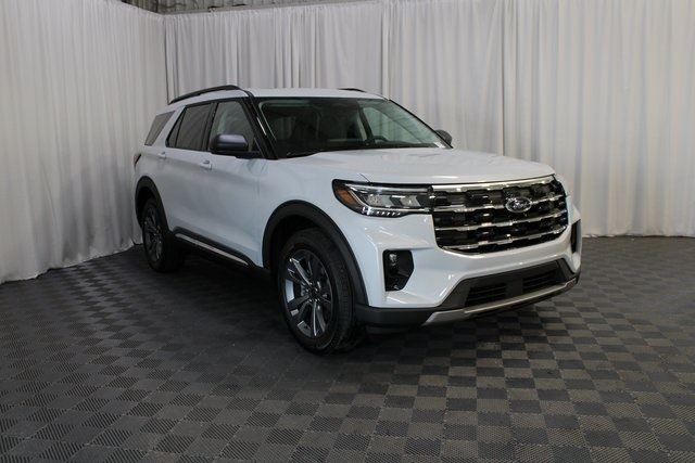 2025 Ford Explorer photo 14
