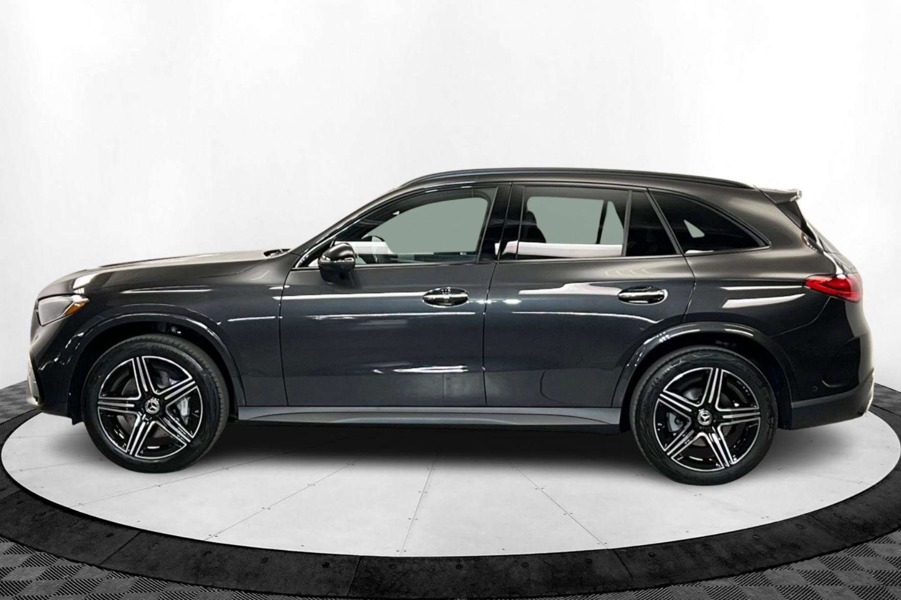 2026 Mercedes Benz GLC 300 4MATIC photo 2
