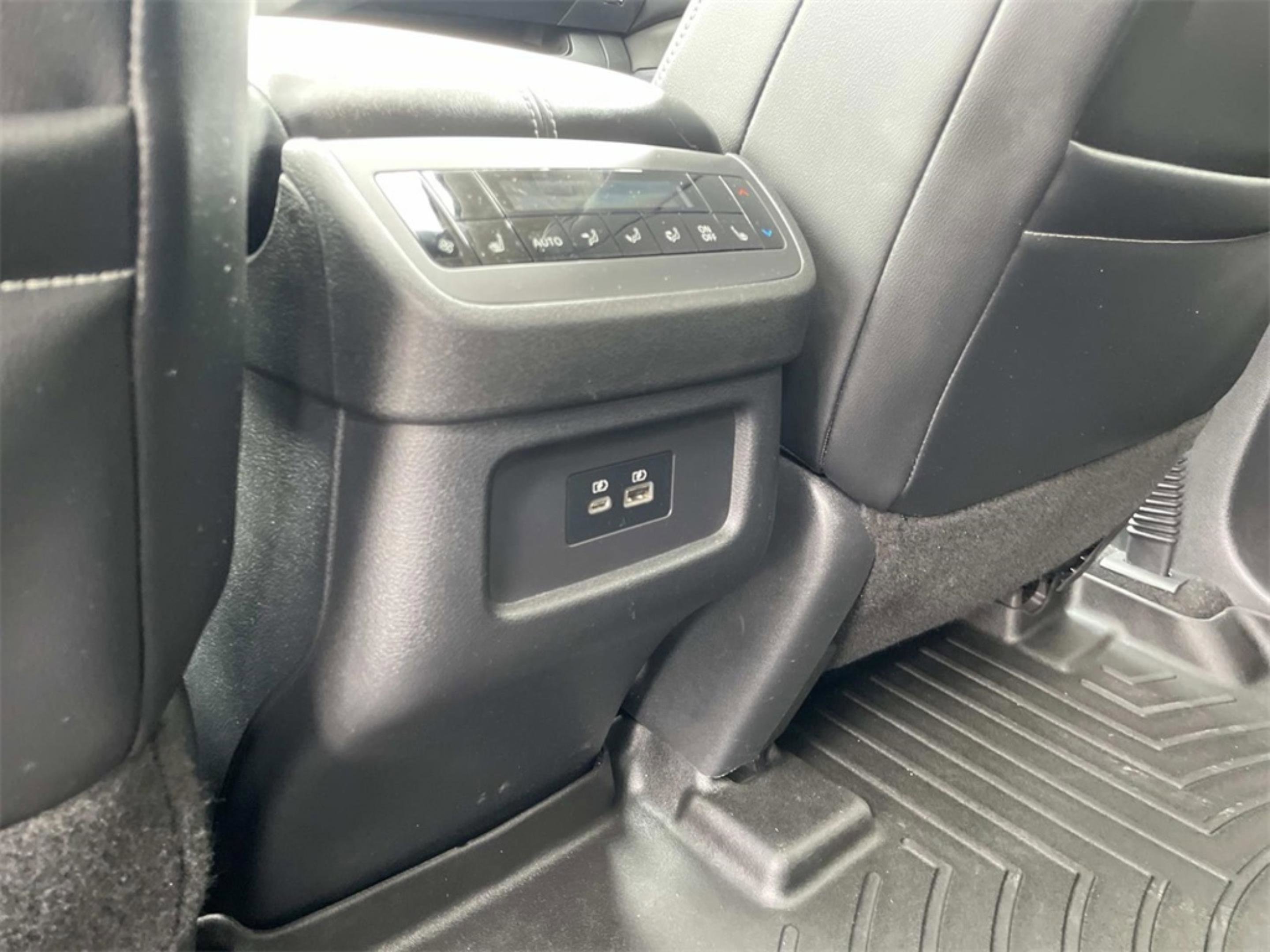 2022 Nissan Pathfinder SL photo 6