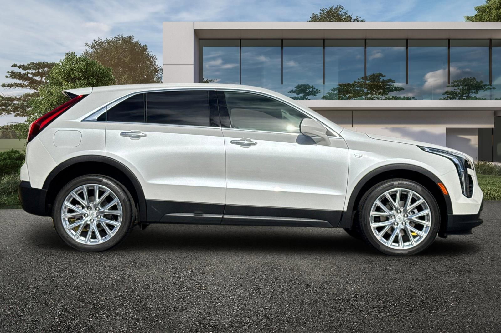 2023 Cadillac XT4 Luxury photo 2