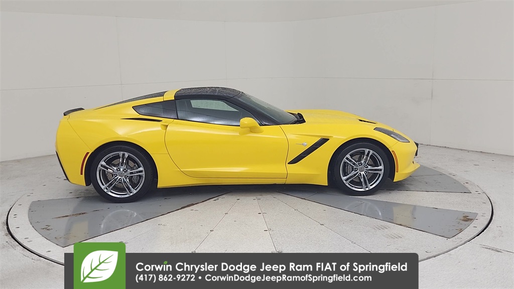 2017 Chevrolet Corvette Stingray 3LT photo 2