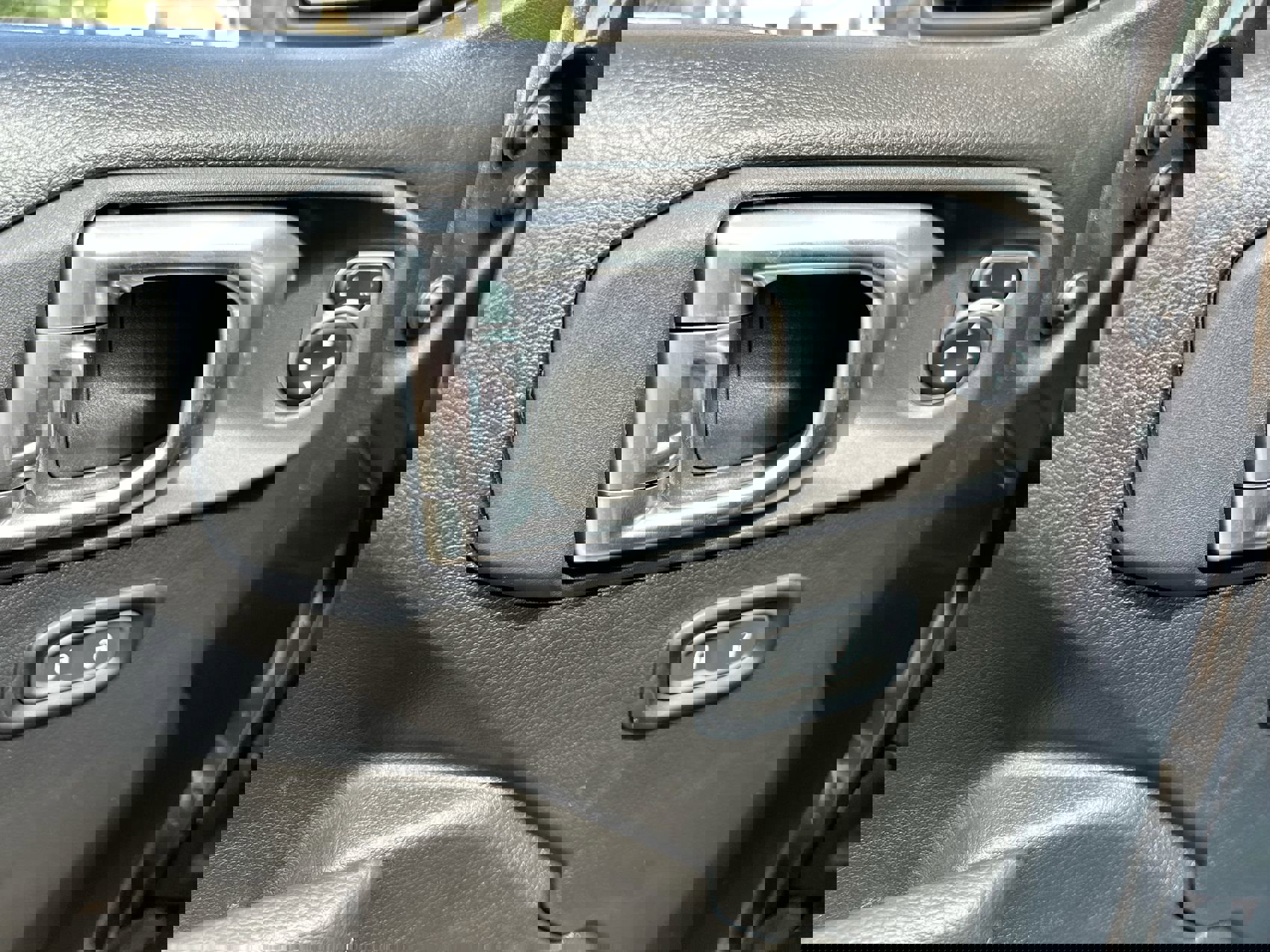 2024 Jeep Wrangler Sport S photo 13
