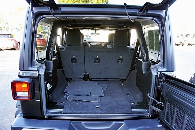 Used 2020 Black Jeep Unlimited Rubicon image 12