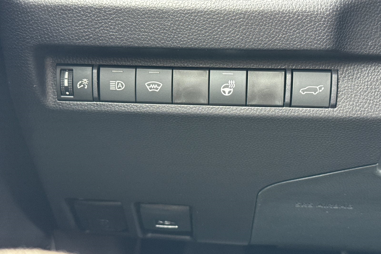 2025 Toyota RAV4 XLE photo 23