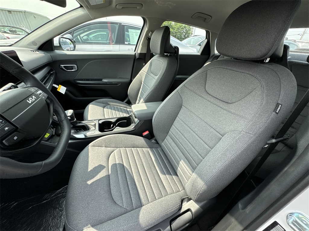 2025 Kia K4 EX photo 3