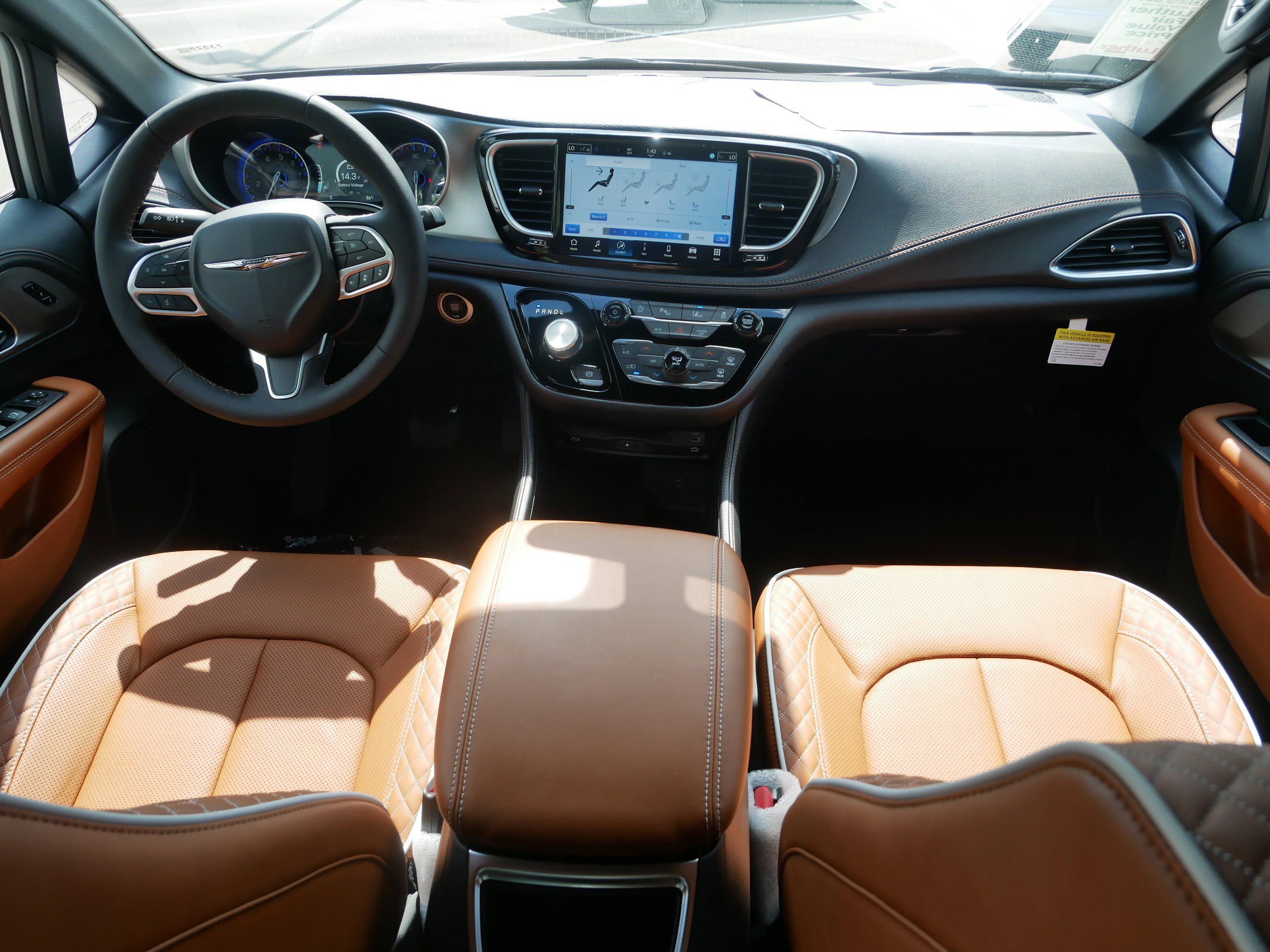 2026 Chrysler Pacifica Pinnacle photo 10