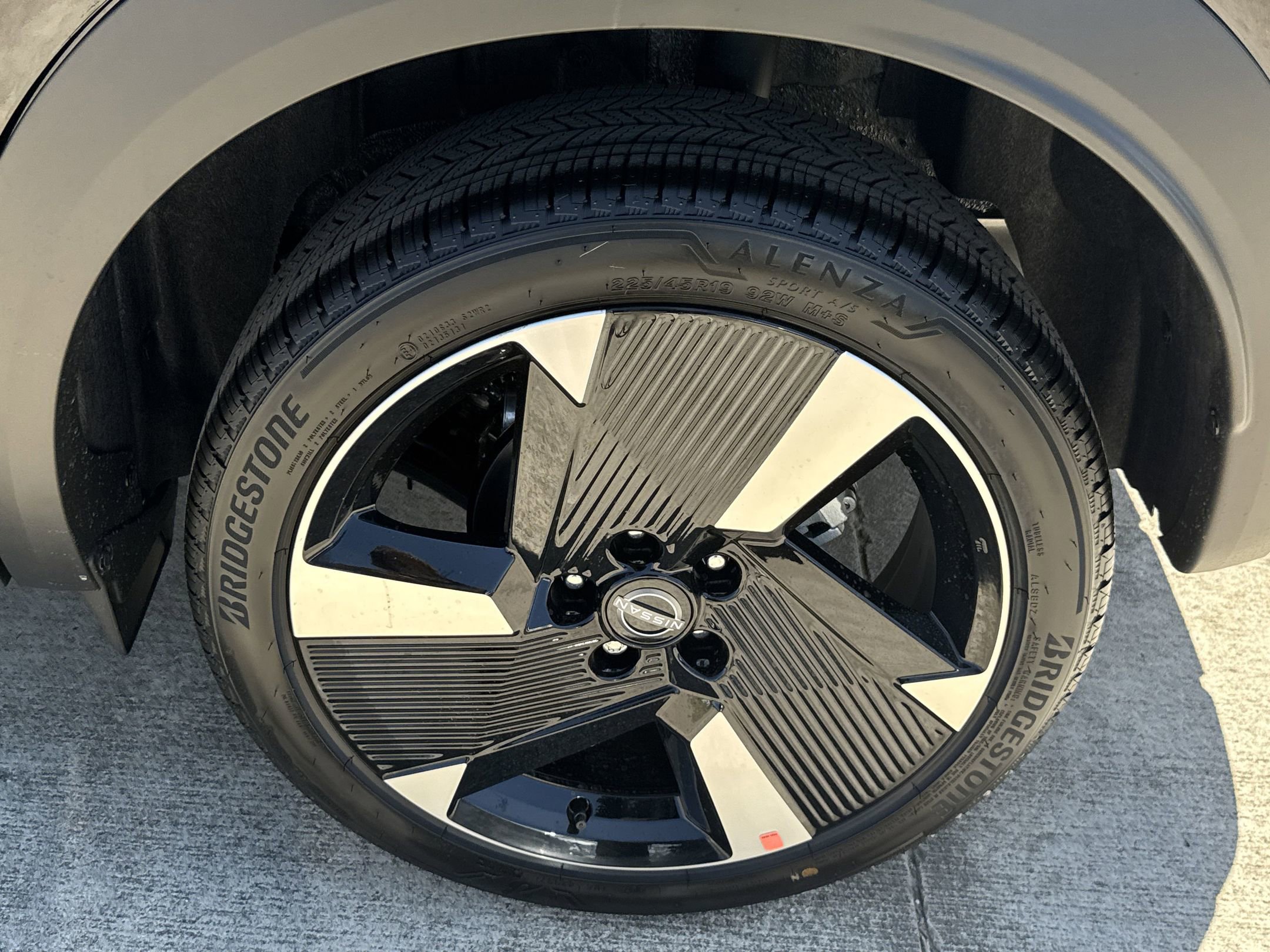 2025 Nissan Kicks SR photo 10