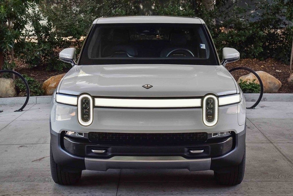 2022 Rivian R1T Adventure photo 2