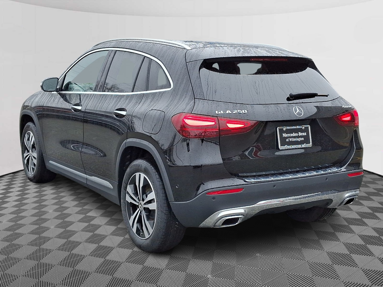 2025 Mercedes Benz GLA 250 4MATIC photo 2