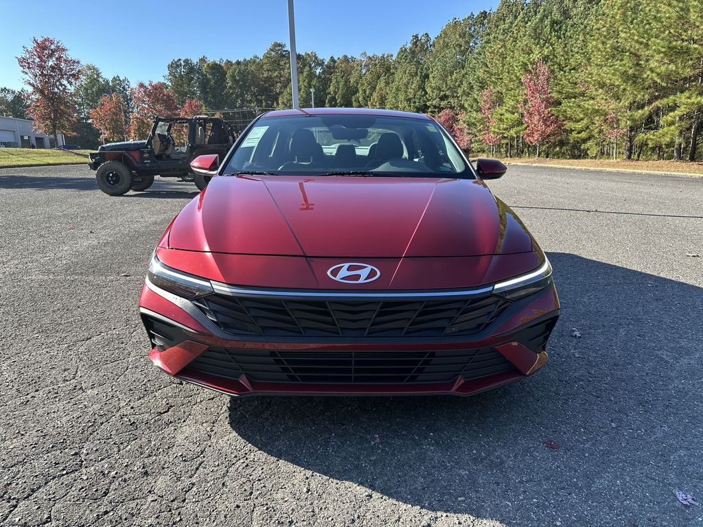 2024 Hyundai Elantra SEL photo 3