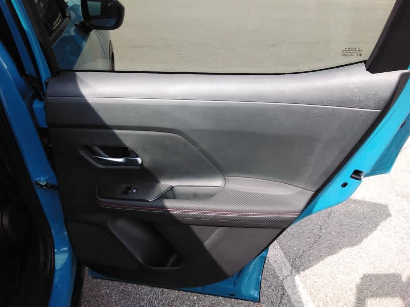 2025 Nissan Kicks SR photo 4