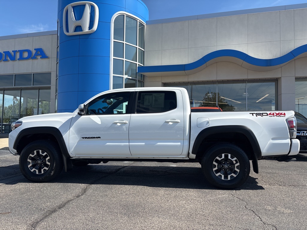 2020 Toyota Tacoma TRD Sport 4x4 photo 2