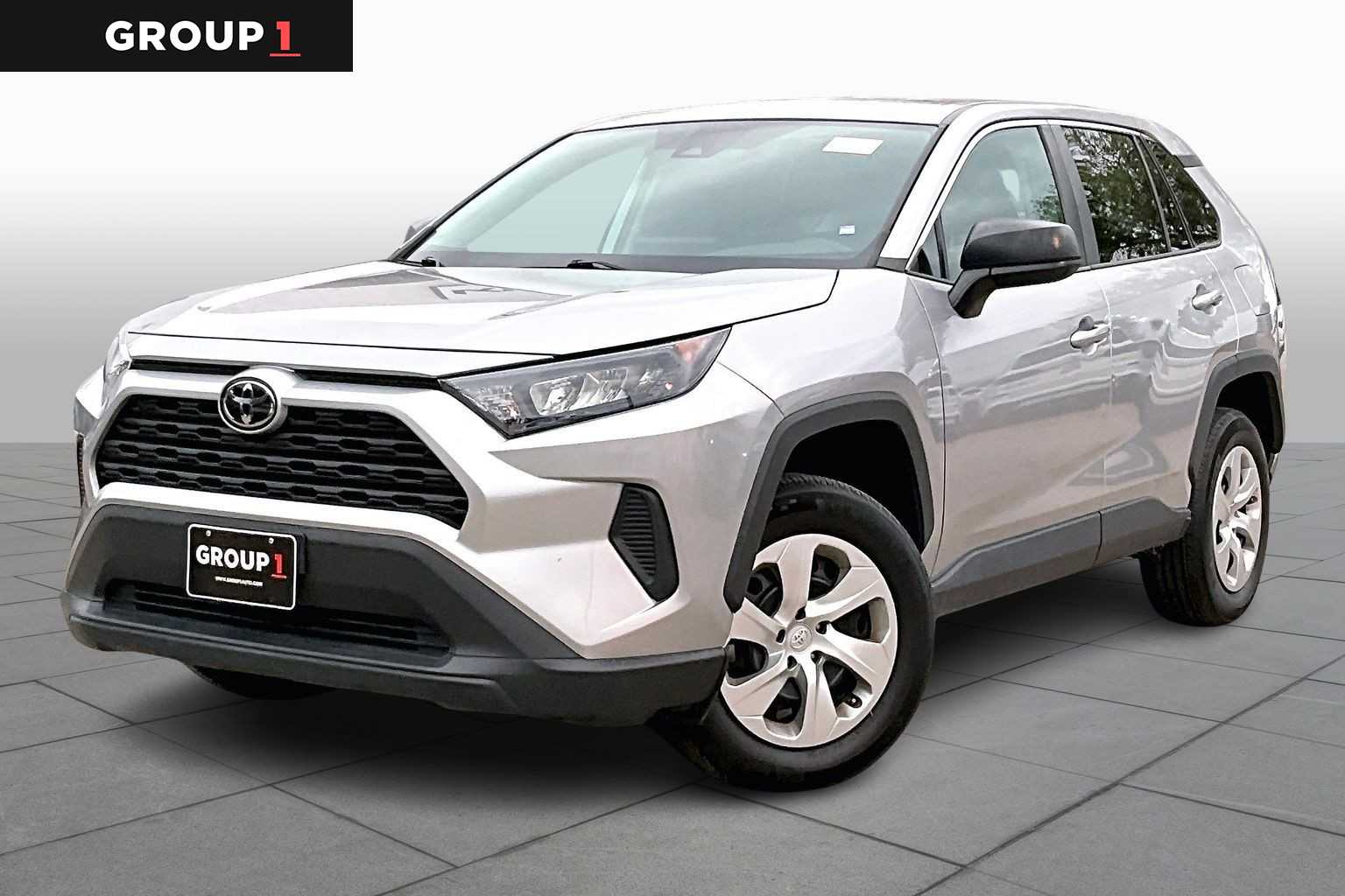 2022 Toyota RAV4 LE's photo