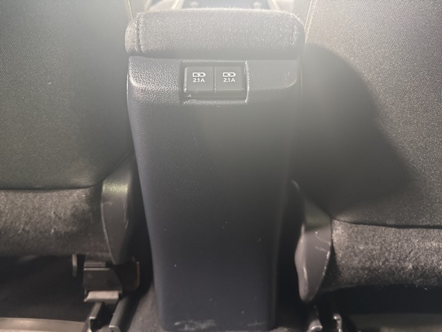 2022 Toyota Prius L photo 12