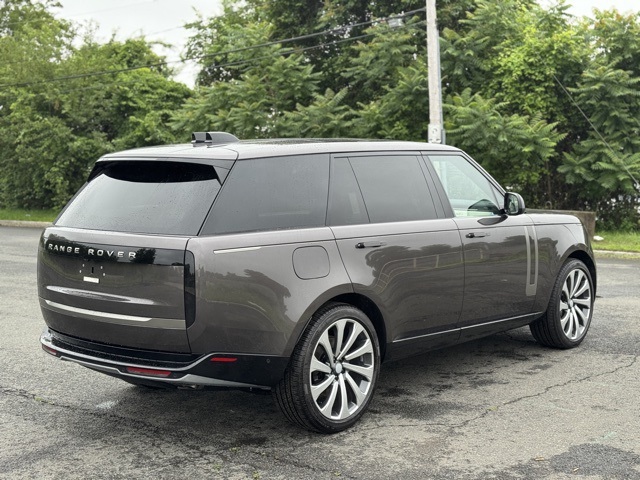 2025 Land Rover Range Rover SE photo 4