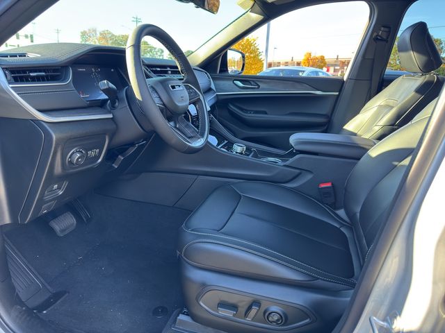 2025 Jeep Grand Cherokee Limited photo 4