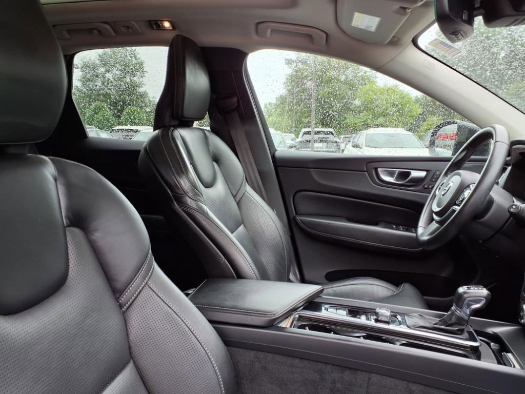 2021 Volvo XC60 T5 Inscription photo 4