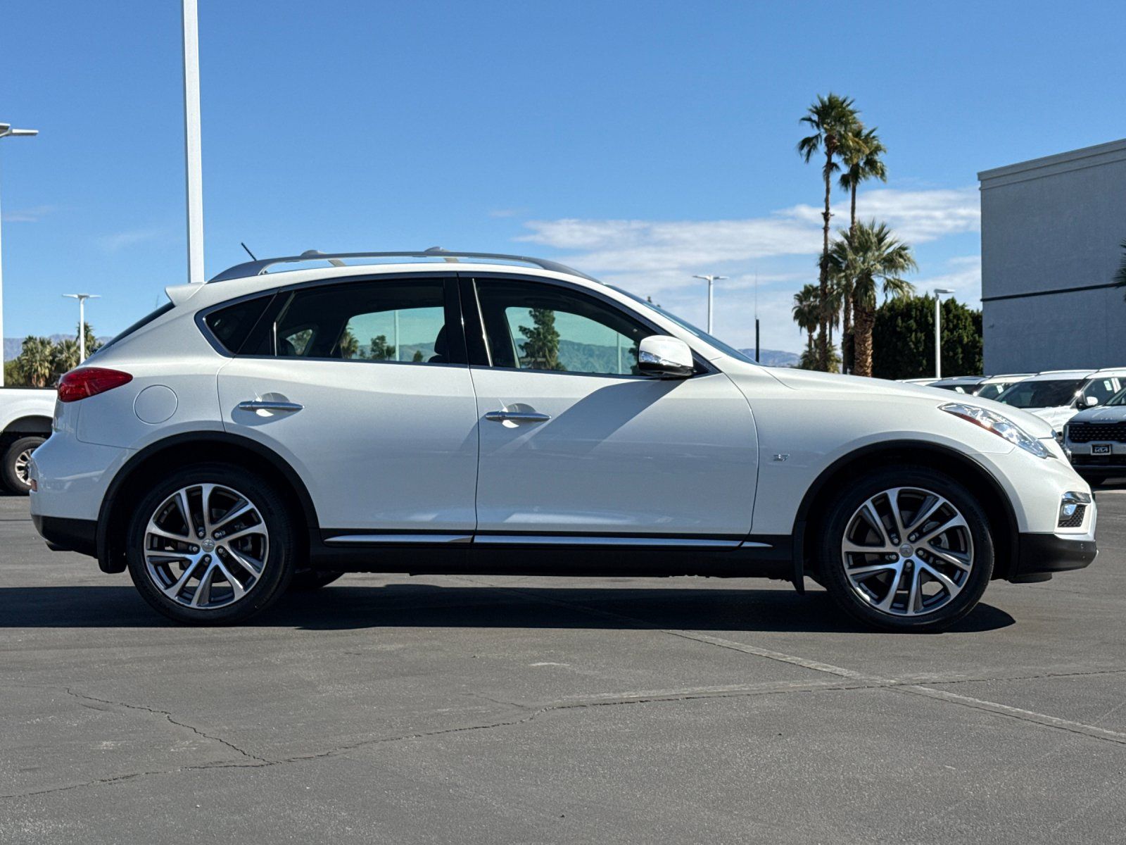 Used 2016 INFINITI QX50 Base with VIN JN1BJ0RP3GM233530 for sale in Cathedral City, CA