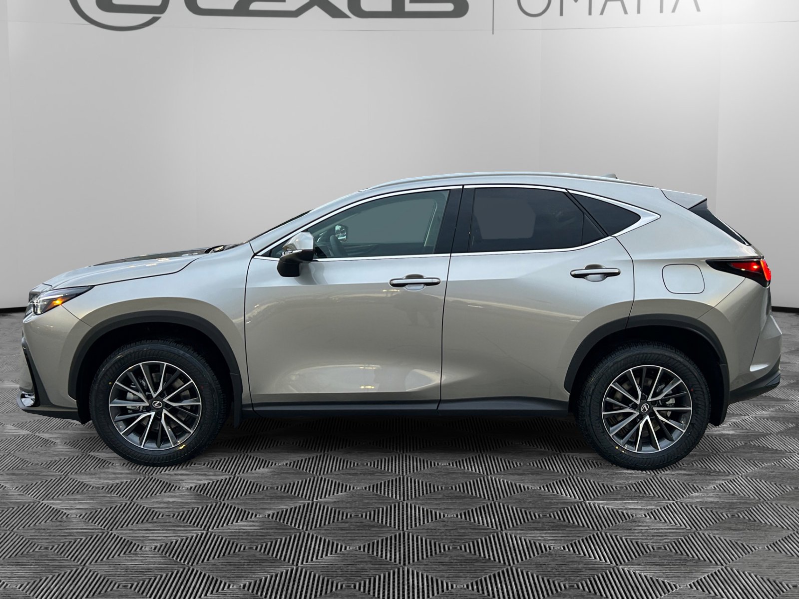 2026 Lexus NX 350 photo 2