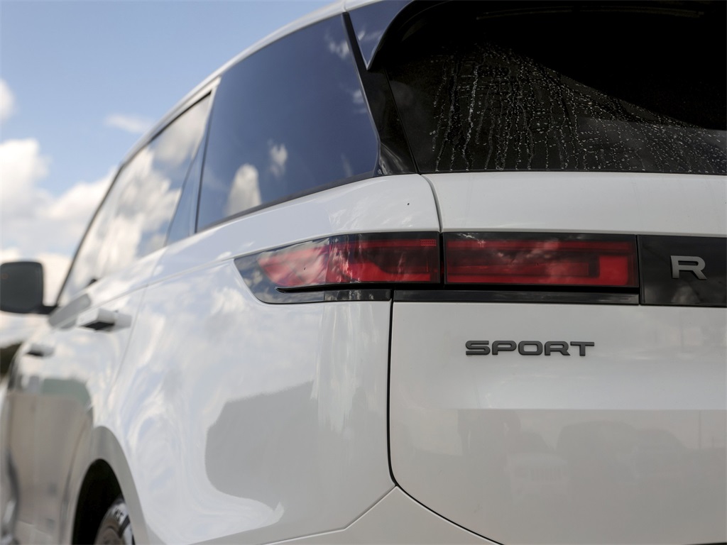 2025 Land Rover Range Rover Sport SE photo 5