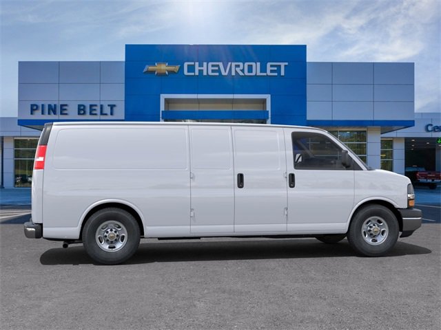 2024 Chevrolet Express Cargo 3500 photo 5