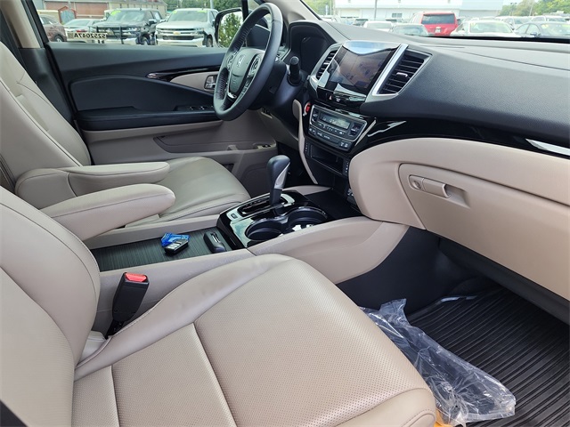 2019 Honda Ridgeline RTL-E photo 16