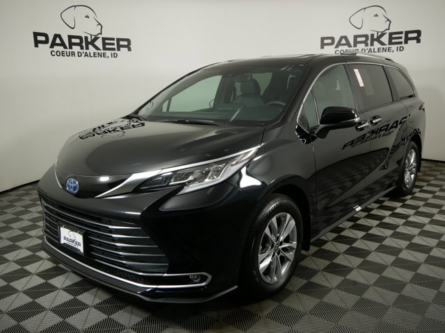 2025 Toyota Sienna Limited's photo