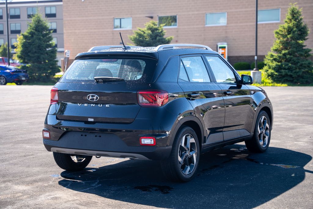 2024 Hyundai Venue SEL Limited photo 2
