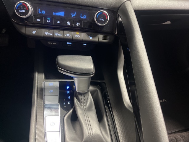 2025 Hyundai Elantra SEL Convenience photo 17