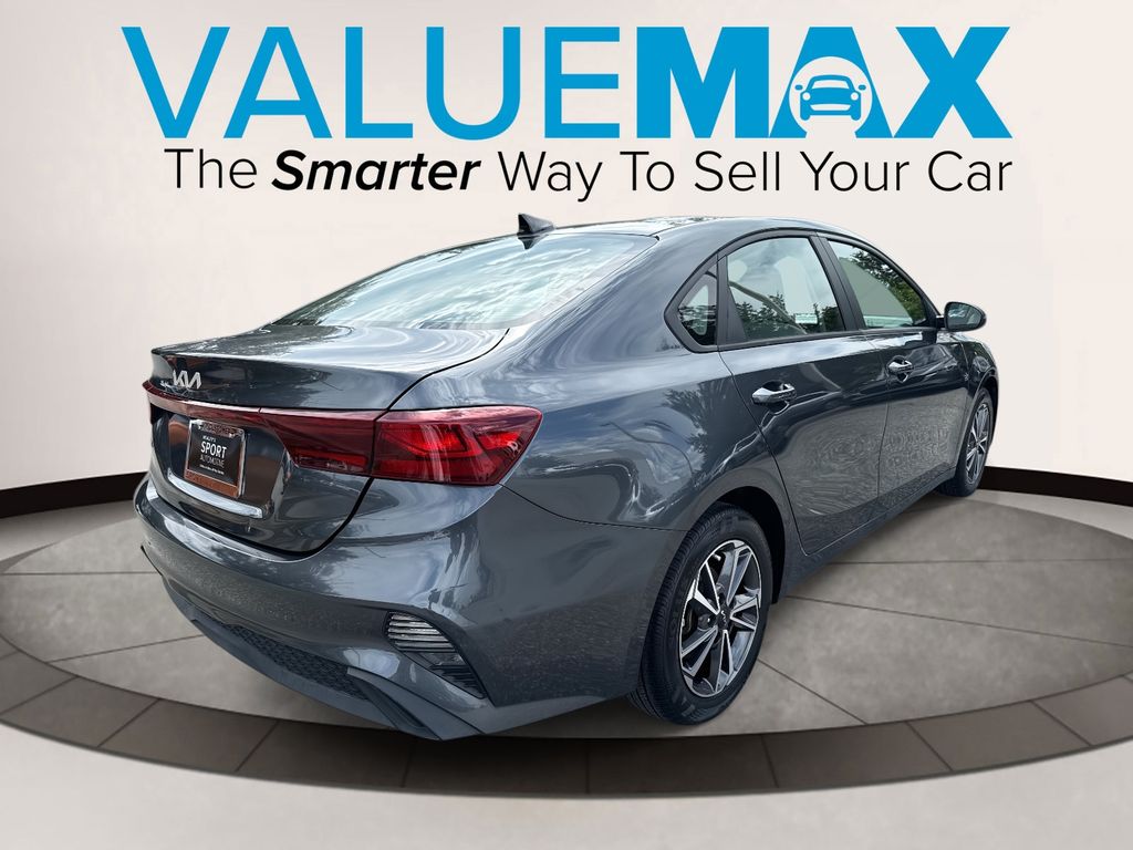 2022 Kia Forte LXS photo 3