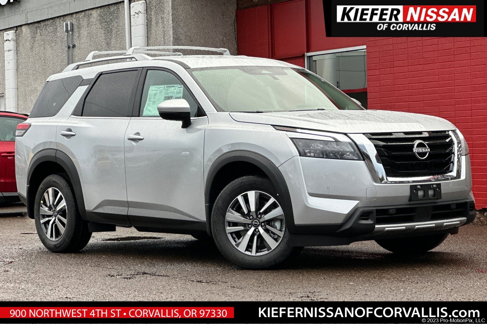 2025 Nissan Pathfinder SL's photo