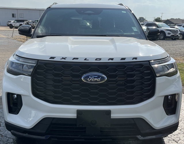 2025 Ford Explorer ST-Line photo 2