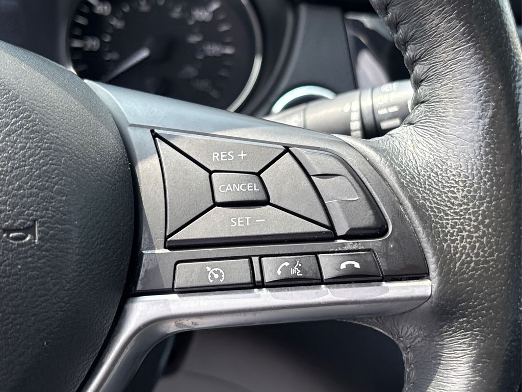 2017 Nissan Rogue SV photo 24