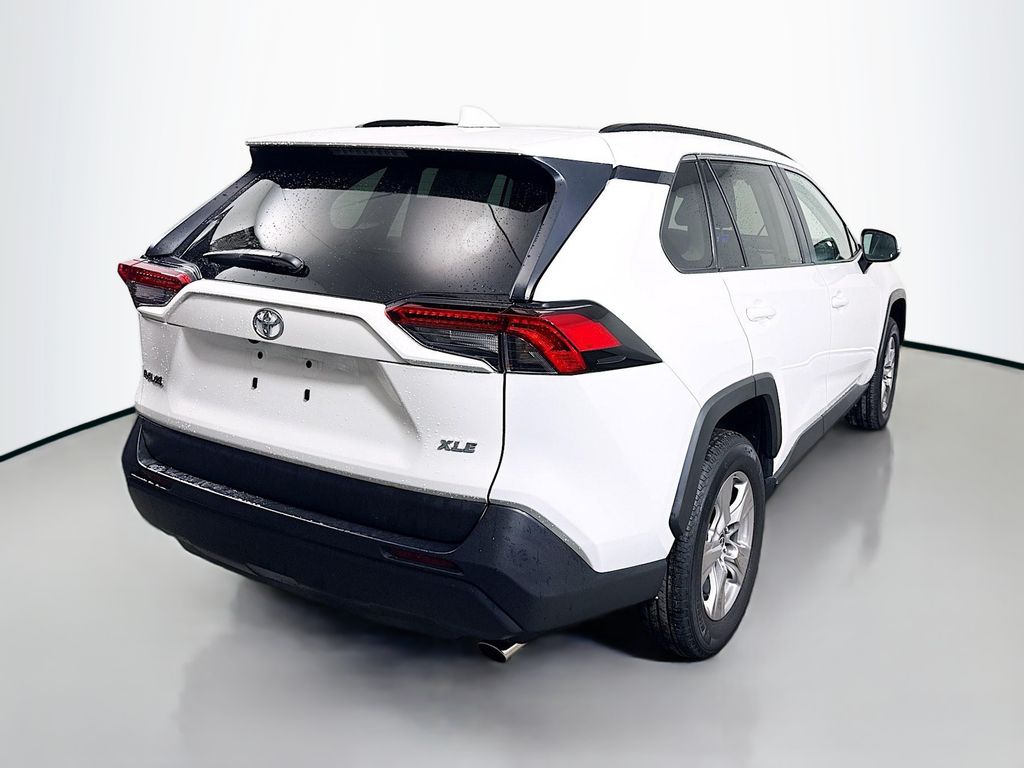 2023 Toyota RAV4 XLE photo 4