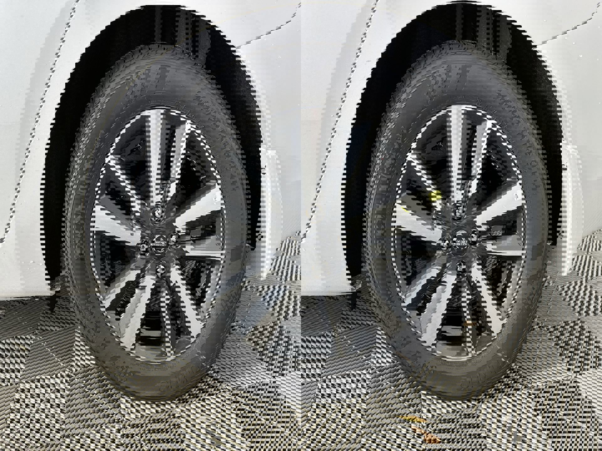 2025 Nissan Versa SV photo 10