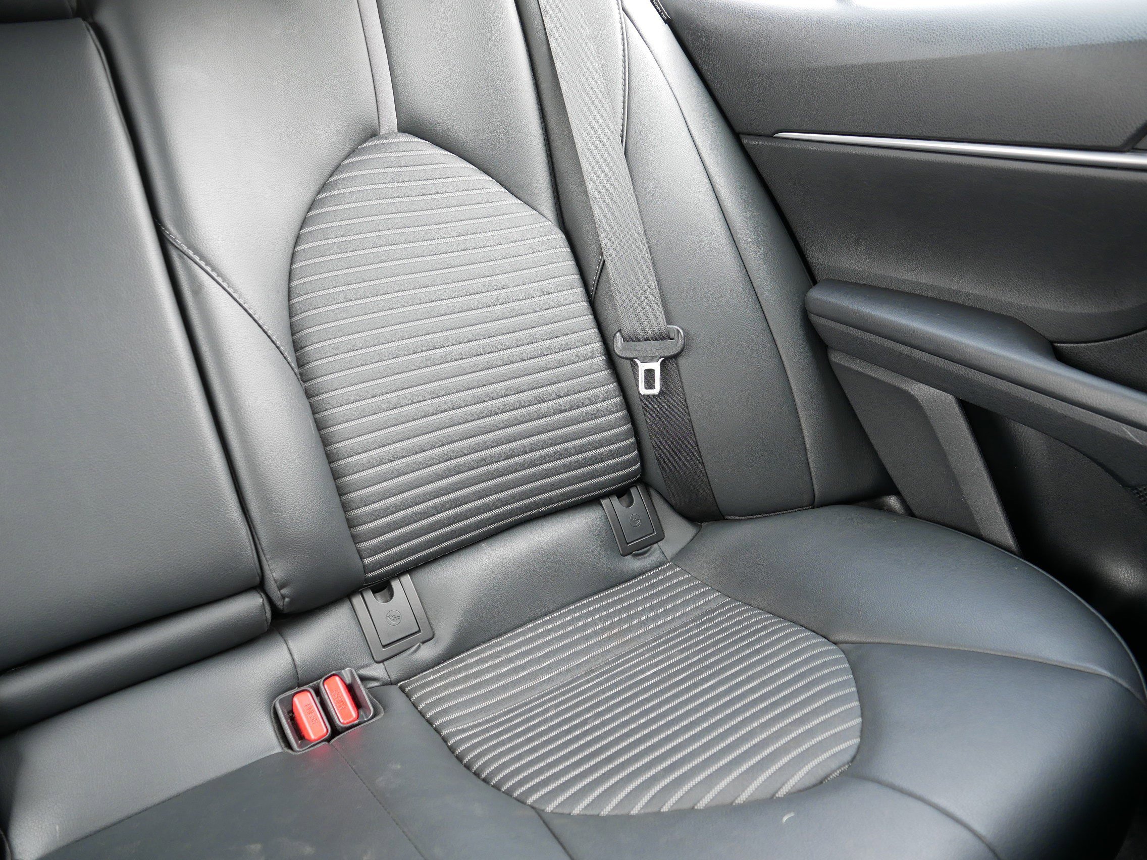 2019 Toyota Camry SE photo 13