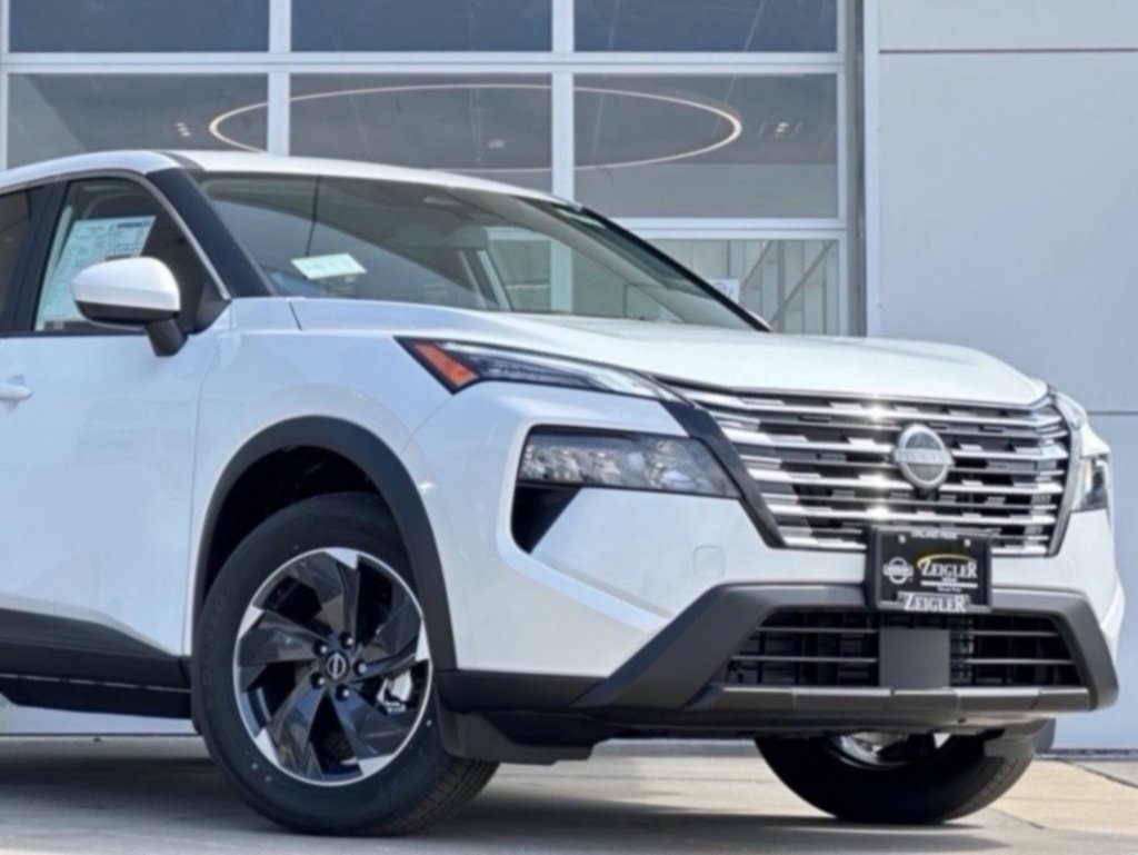 2026 Nissan Rogue SV photo 2