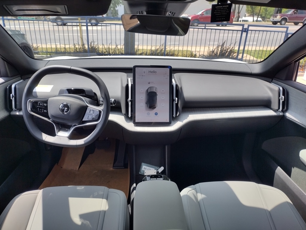 2025 VOLVO EX30 - Image 21