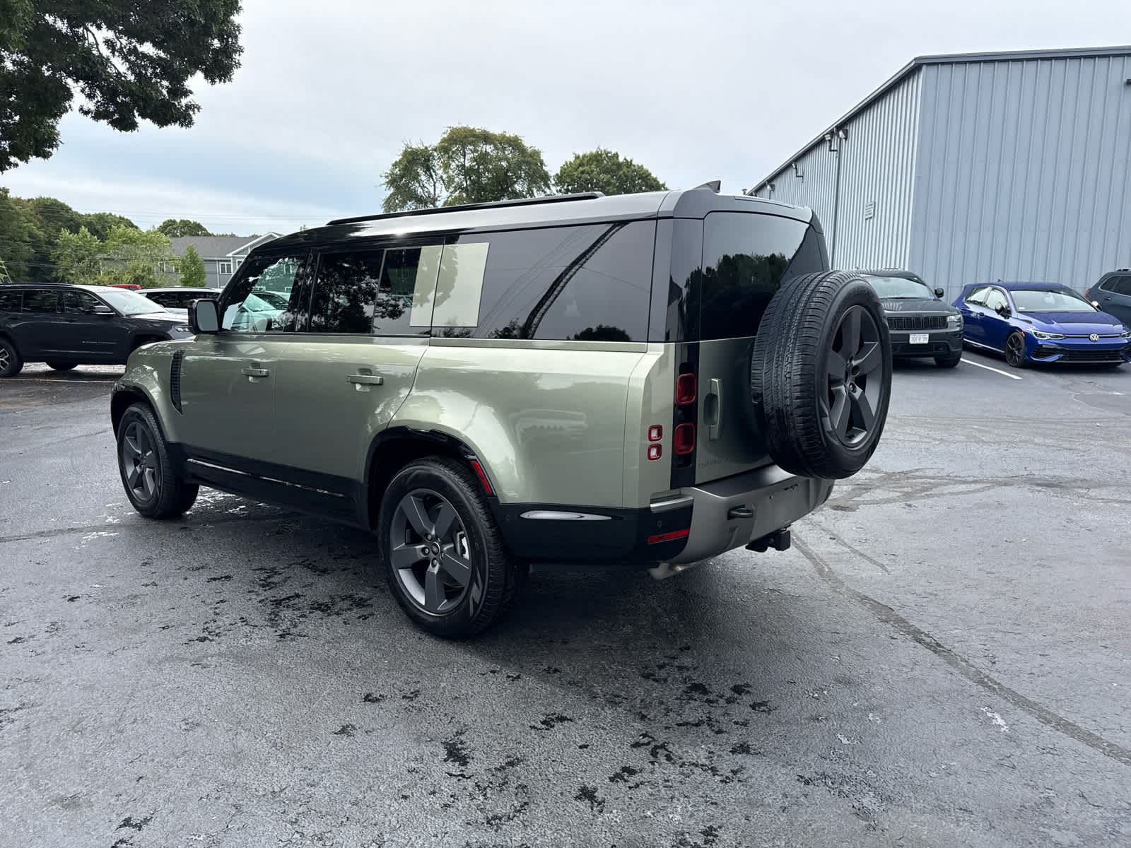 2025 Land Rover Defender X-Dynamic SE photo 4