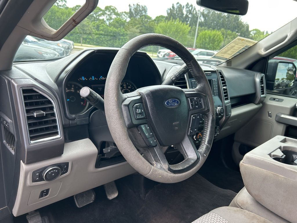 2015 Ford F-150 XLT photo 14