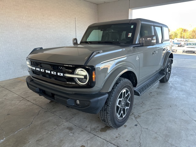 2025 Ford Bronco Outer Banks photo 2