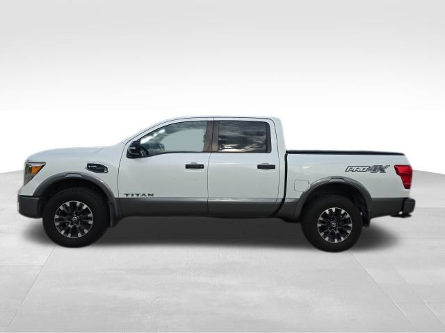 2017 Nissan Titan PRO-4X photo 2