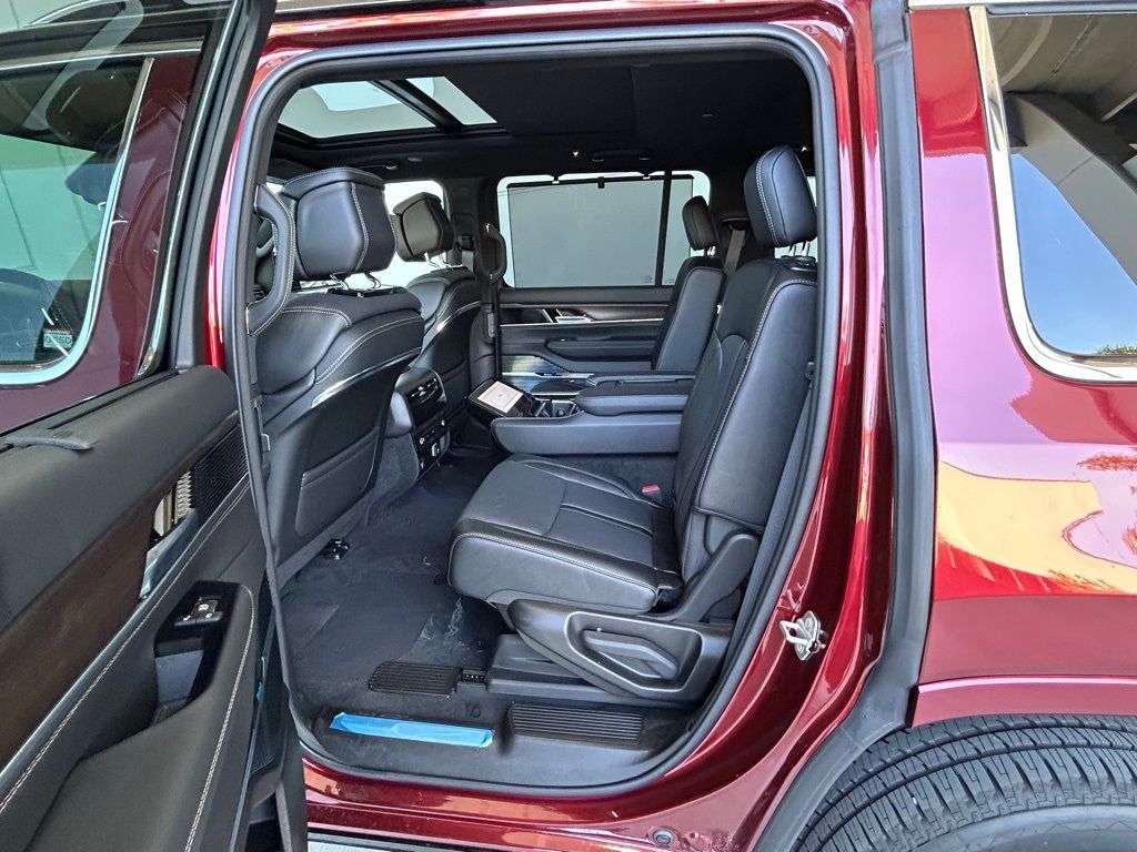 2024 Jeep Grand Wagoneer photo 36