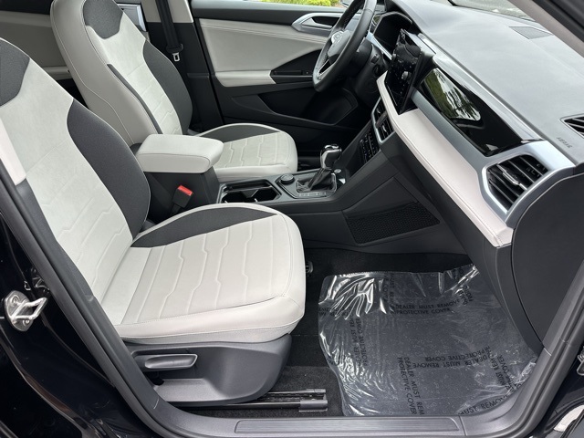 2025 Volkswagen Taos SE photo 11
