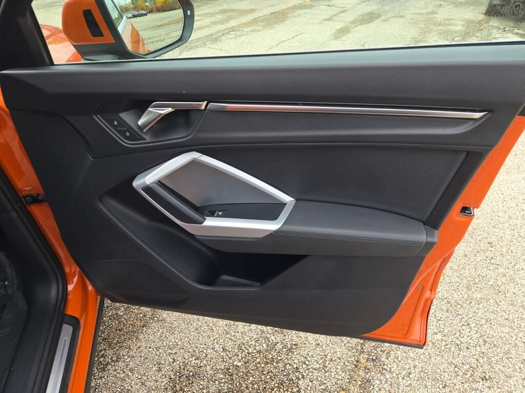 2022 Audi Q3 45 TFSI S line Premium photo 3